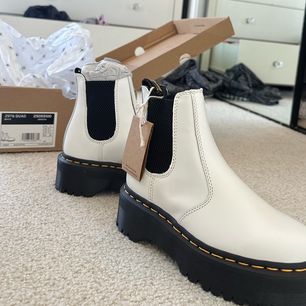 Dr. Martens Platform White Boot (Quad Retro)